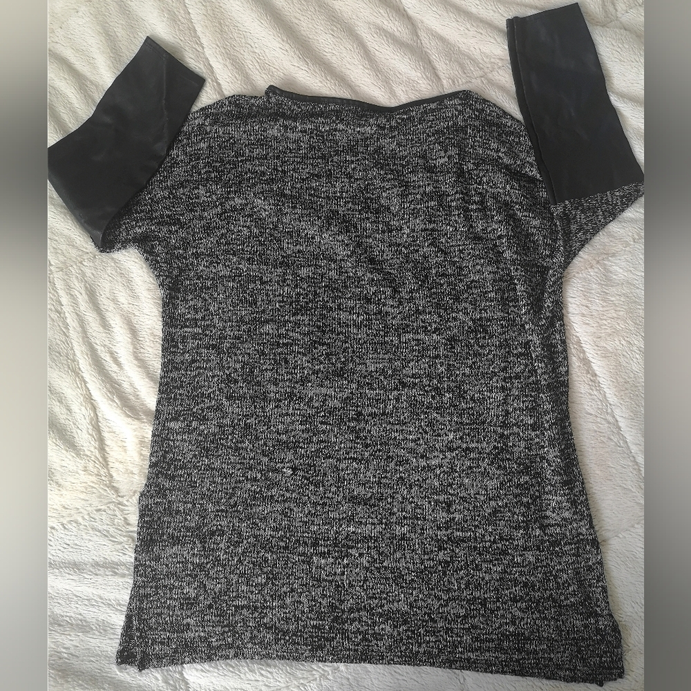 Divided sweater - Picture 6 of 11